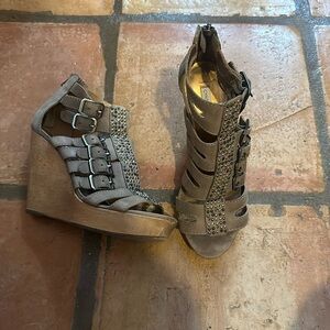 Cynthia Vincent Wedge size 7